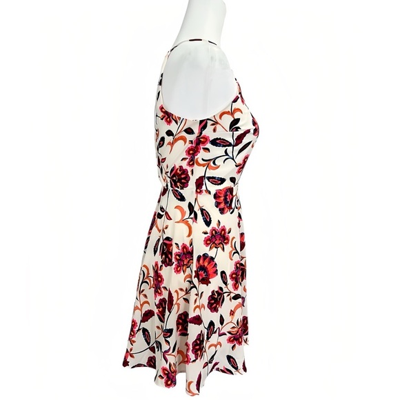 Express Fit-and-Flare A-Line Floral Halter Dress – Size 2
Soft & Silky - Picture 3 of 10